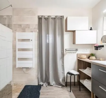 Le De La Prairie Apartment