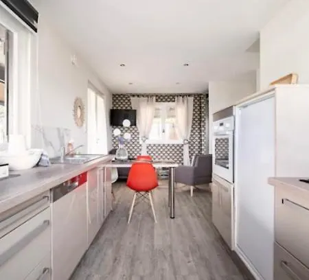 Le De La Prairie Apartment *